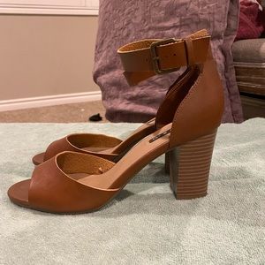 Women’s high heels size 9.5